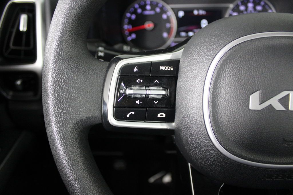 Used 2022 Kia Sorento LX FWD image 23