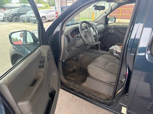 Used 2017 Nissan Frontier SV AWD/4WD image 5