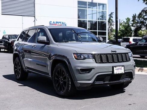 Used 2019 Jeep Grand Cherokee Altitude AWD/4WD image 8