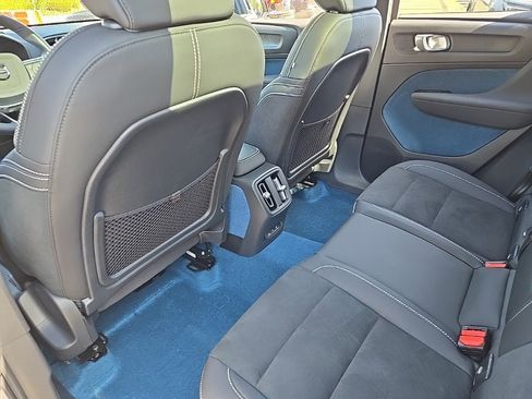 Certified 2023 Volvo XC40 Recharge Ultimate image 8