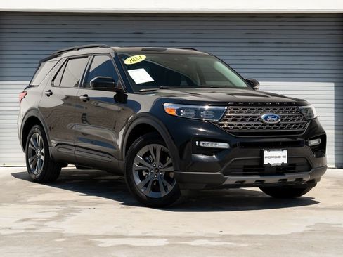 Used 2024 Ford Explorer XLT w/ Equipment Group 202A AWD/4WD image 27