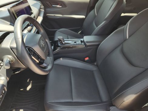 Used 2025 Toyota Prius Limited w/ Limited Premium Package FWD image 15