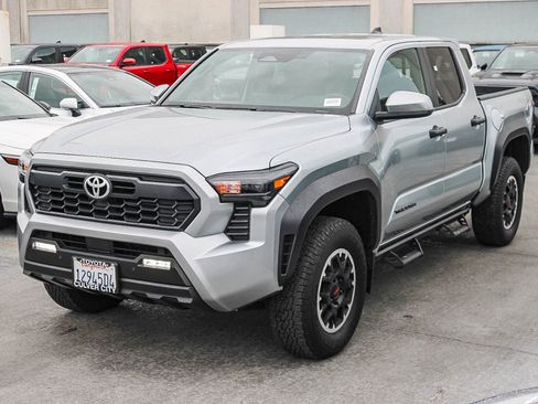 Used 2024 Toyota Tacoma TRD Off-Road image 3