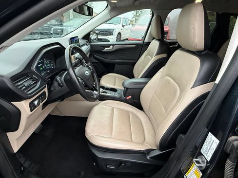 Used 2022 Ford Escape Titanium FWD image 13