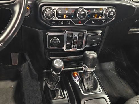 Used 2023 Jeep Gladiator Sport AWD/4WD image 9