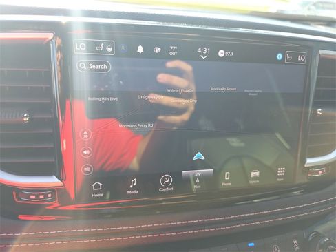 Used 2024 Chrysler Pacifica Limited w/ S Appearance Package image 18