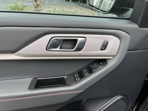 New 2026 Ford Explorer Active w/ Active Comfort Package image 15