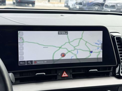 Used 2023 Kia Sportage EX image 3