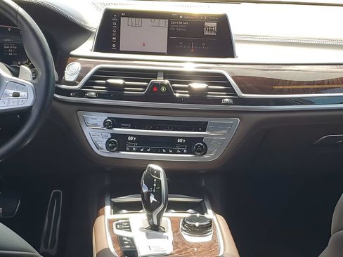 Used 2021 BMW 750i xDrive w/ Luxury Rear Seating Package AWD/4WD image 16