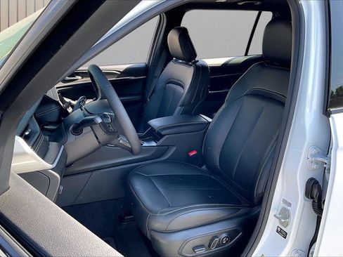 New 2026 Jeep Grand Cherokee L Limited w/ Limited Altitude Package RWD image 18