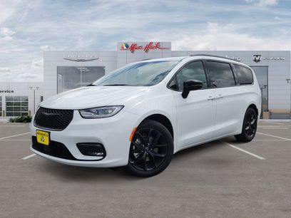 New 2026 Chrysler Pacifica Select