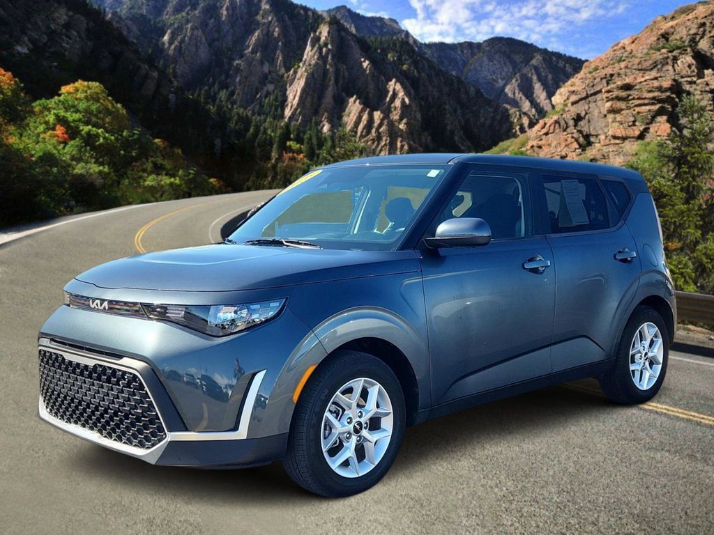 Used 2025 Kia Soul LX w/ LX Technology Package FWD image 5