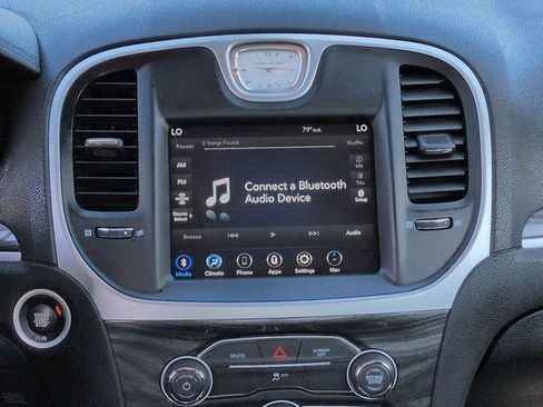 Used 2022 Chrysler 300 Touring image 16