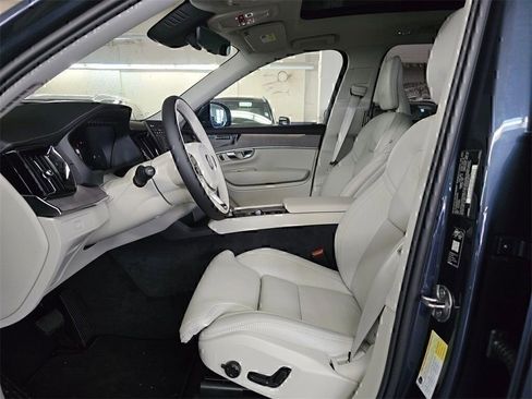 New 2026 Volvo XC90 B6 Ultra w/ Protection Package image 10