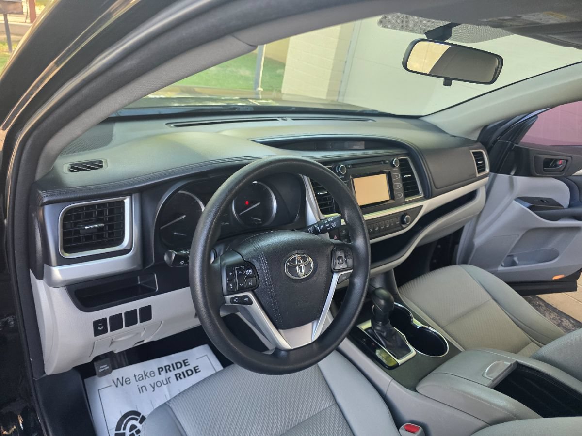 Used 2016 Toyota Highlander LE FWD image 15