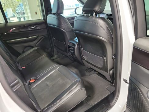 Used 2023 Jeep Grand Cherokee Altitude image 16