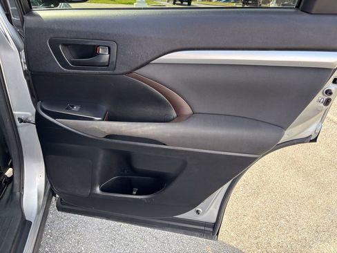 Used 2016 Toyota Highlander LE image 34
