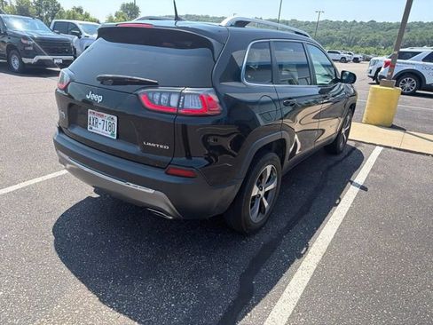 Used 2019 Jeep Cherokee Limited AWD/4WD image 3