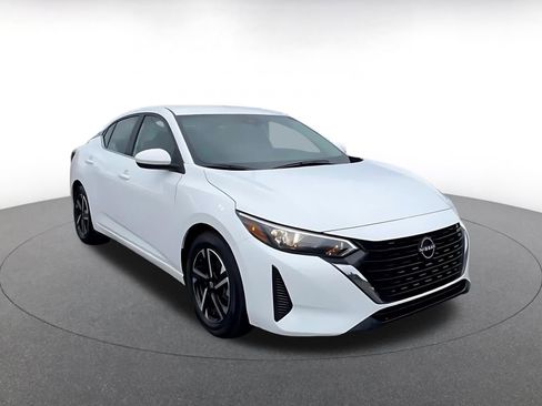 Used 2025 Nissan Sentra SV image 3