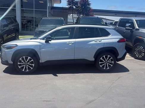 Used 2025 Toyota Corolla Cross XLE AWD/4WD image 2