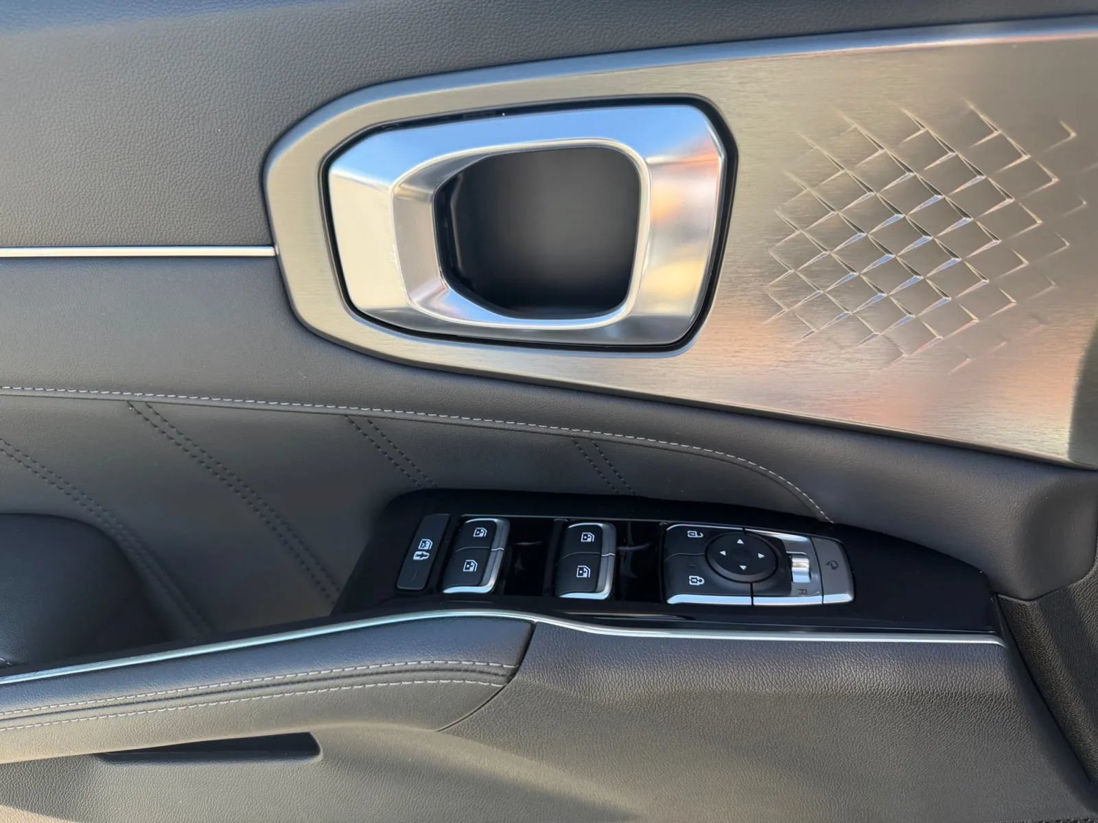 Used 2022 Kia Sorento SX AWD/4WD image 14