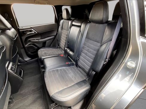 Used 2024 Mitsubishi Outlander SE AWD/4WD image 17