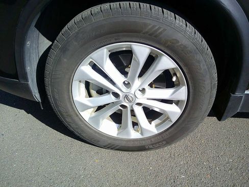 Used 2015 Nissan Rogue SV w/ SV Family Package AWD/4WD image 9