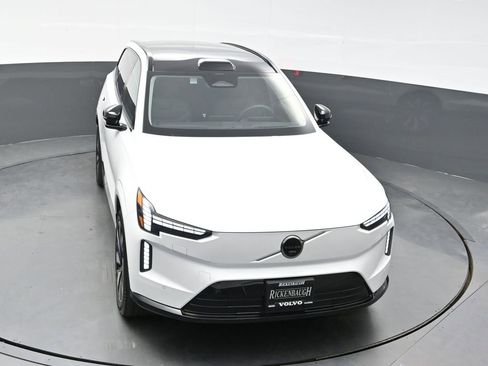 New 2025 Volvo EX90 Plus image 17