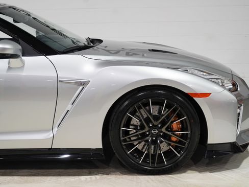 Used 2020 Nissan GT-R Premium AWD/4WD image 22