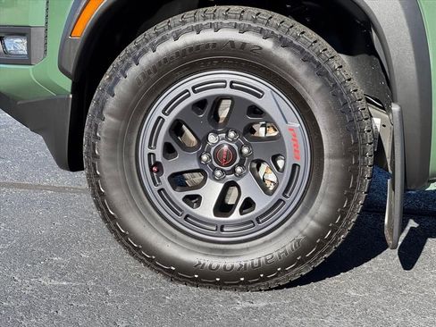 Used 2025 Nissan Frontier Pro-X image 9