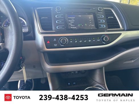 Used 2019 Toyota Highlander LE image 19