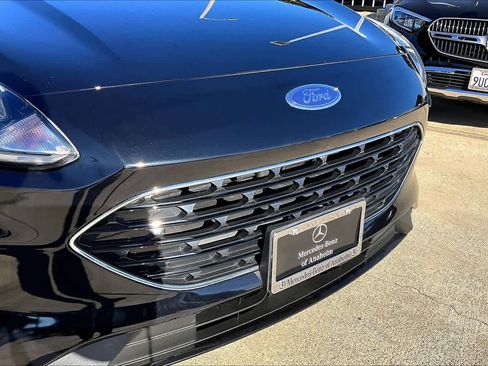 Used 2022 Ford Escape SE w/ SE Sport Appearance Package image 29