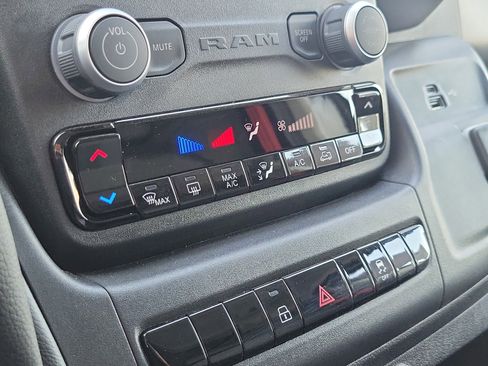 Used 2025 RAM ProMaster 2500 w/ Convenience Group image 14