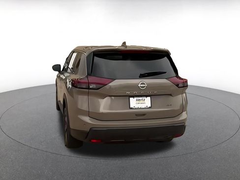 Used 2025 Nissan Rogue SV AWD/4WD image 12