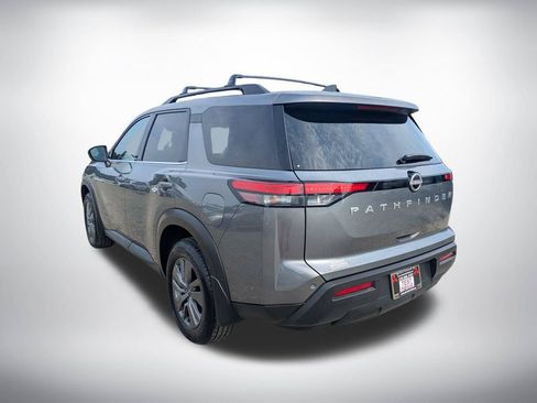 Used 2025 Nissan Pathfinder SV FWD image 5