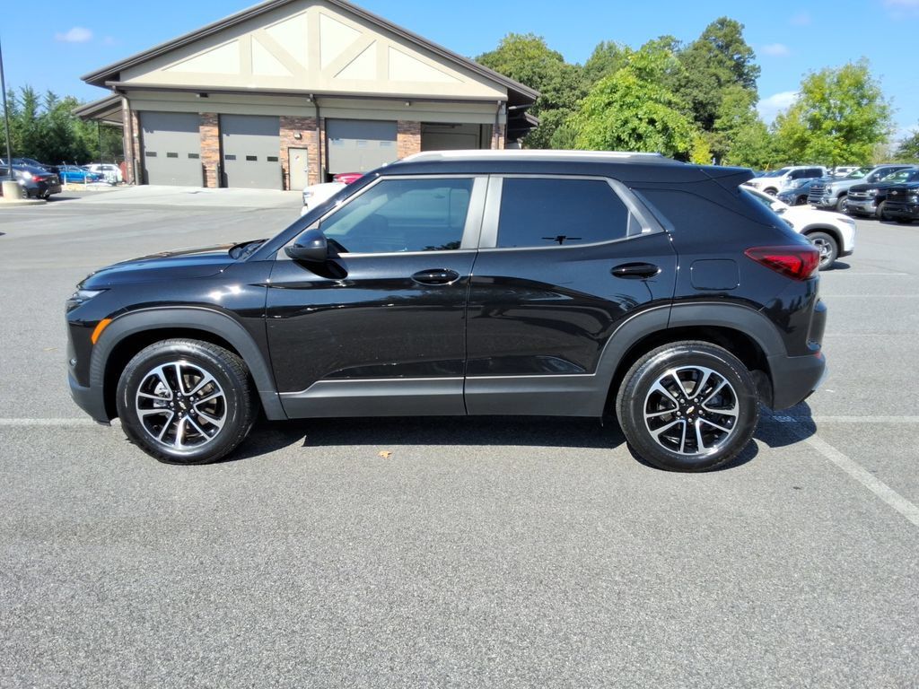 Certified 2024 Chevrolet TrailBlazer LT w/ Convenience Package FWD image 8