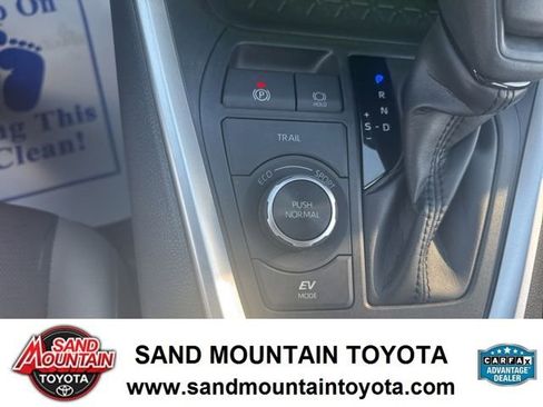 Used 2021 Toyota RAV4 XLE image 21