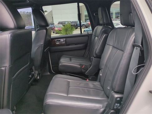 Used 2016 Lincoln Navigator Select image 14