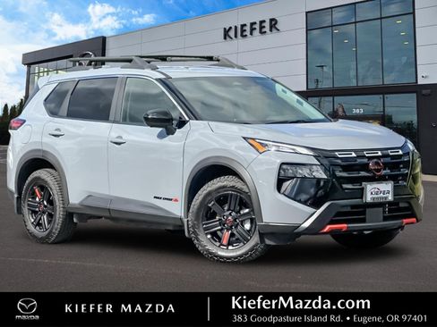 Used 2025 Nissan Rogue SV AWD/4WD image 1