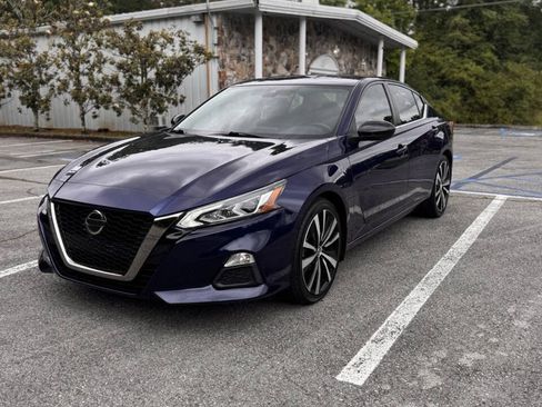 Used 2021 Nissan Altima 2.5 SR FWD image 2