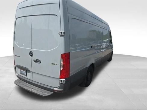 Used 2021 Mercedes-Benz Sprinter 2500 image 6