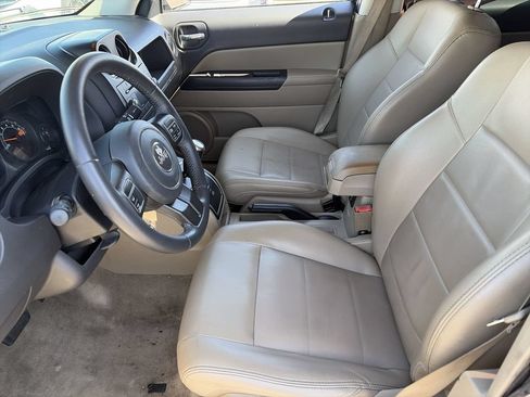 Used 2016 Jeep Patriot High Altitude FWD image 18