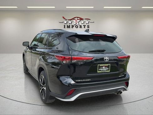 Used 2022 Toyota Highlander XSE AWD/4WD image 4