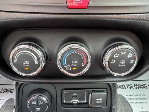 Used 2016 Jeep Renegade Trailhawk AWD/4WD image 21