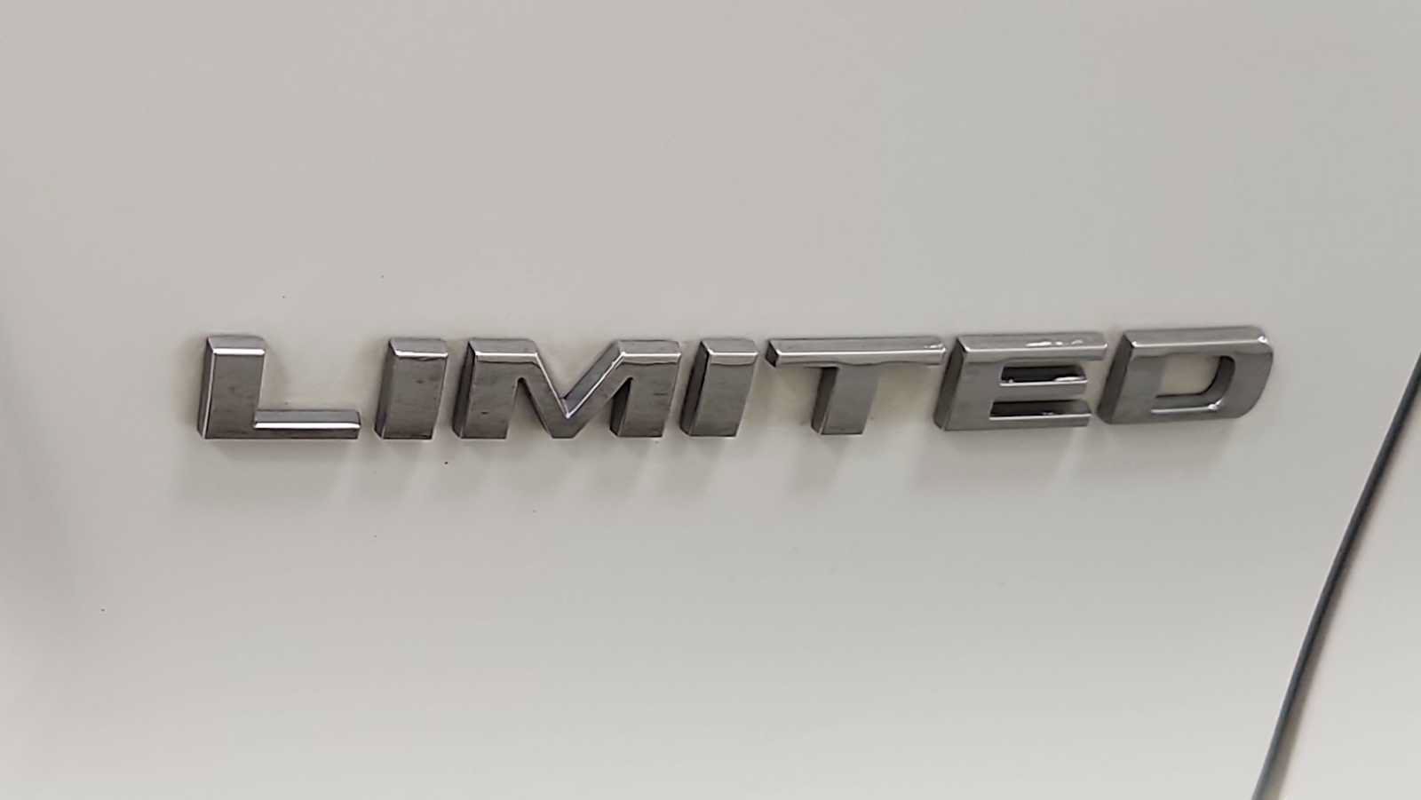 Used 2020 Jeep Cherokee Limited AWD/4WD image 27