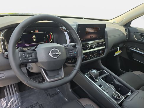 New 2026 Nissan Pathfinder Platinum w/ Lighting Package AWD/4WD image 16