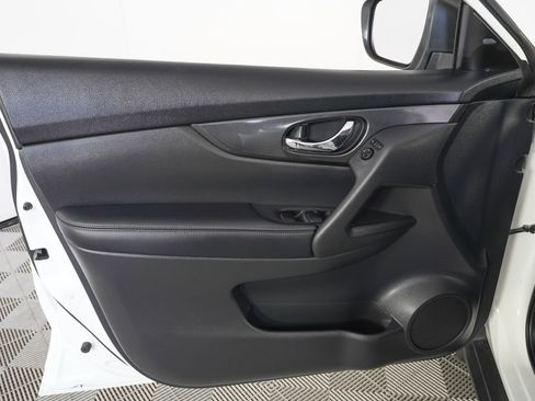 Used 2018 Nissan Rogue S FWD image 13