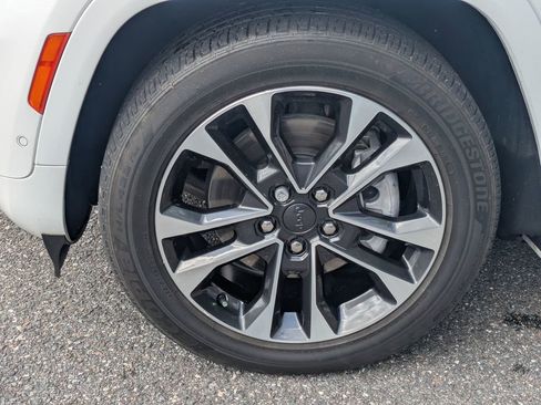 Used 2023 Jeep Grand Cherokee Overland AWD/4WD image 11
