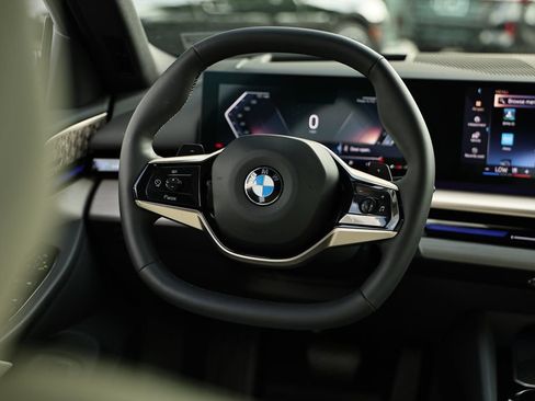 Used 2026 BMW 530i w/ Premium Package RWD image 27