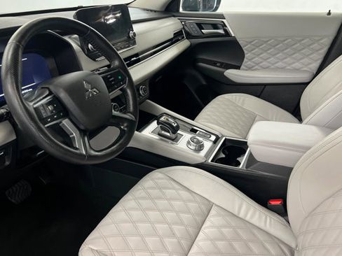 Used 2024 Mitsubishi Outlander 4WD Plug-In Hybrid image 15